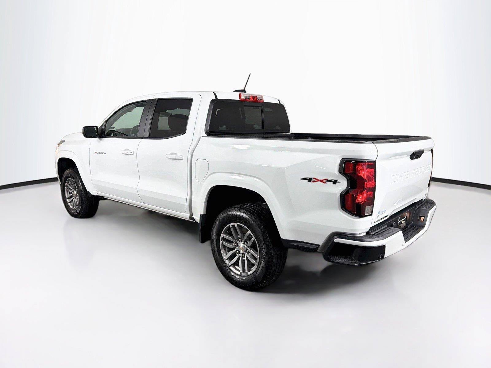 Used 2024 Chevrolet Colorado LT w/ LT Convenience Package AWD/4WD image 9