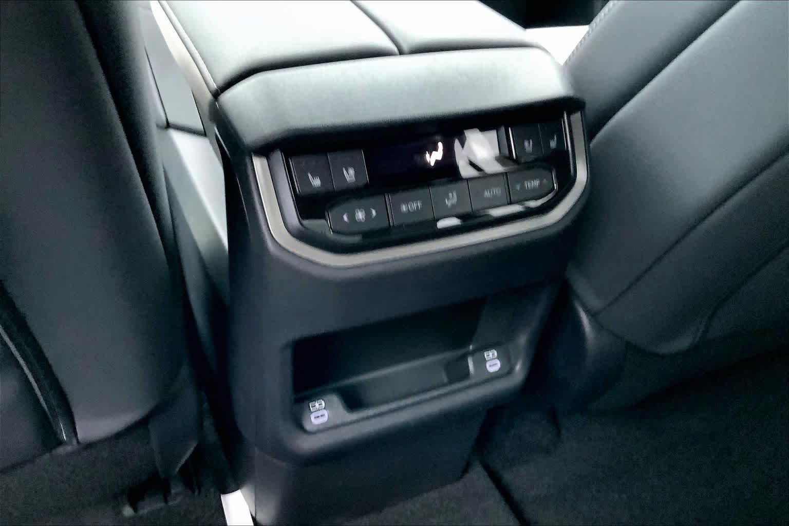 New 2026 Lexus TX 500h AWD image 18