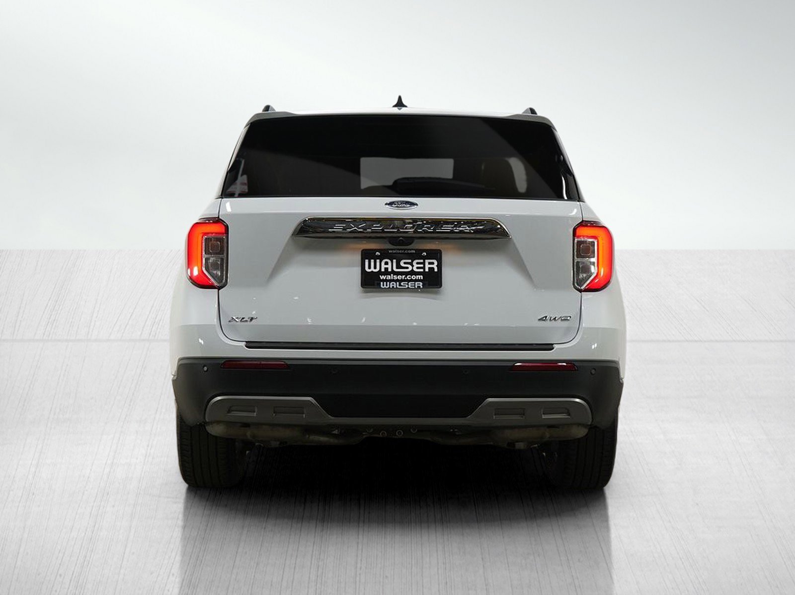 Used 2024 Ford Explorer XLT image 4