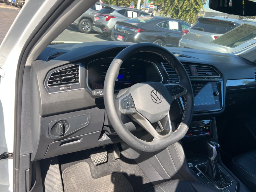 Used 2024 Volkswagen Tiguan SE AWD/4WD image 22