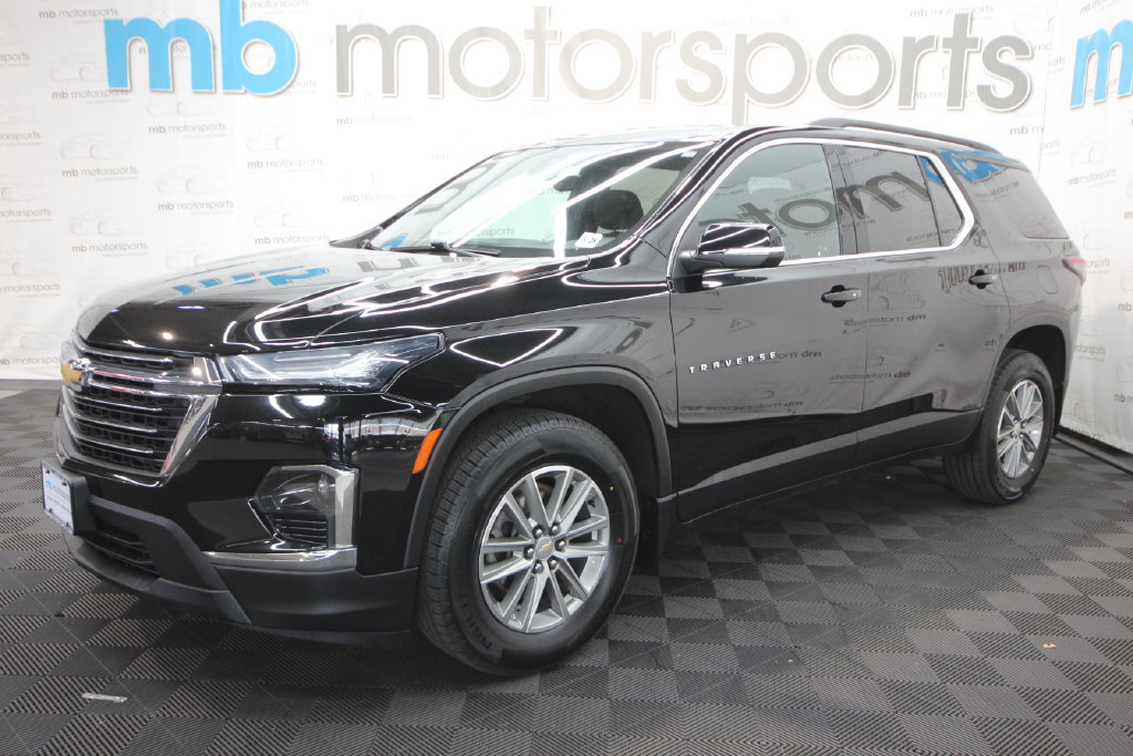 Used 2023 Chevrolet Traverse LT FWD image 2