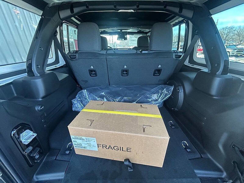 New 2026 Jeep Wrangler Unlimited Rubicon w/ Safety Group image 15