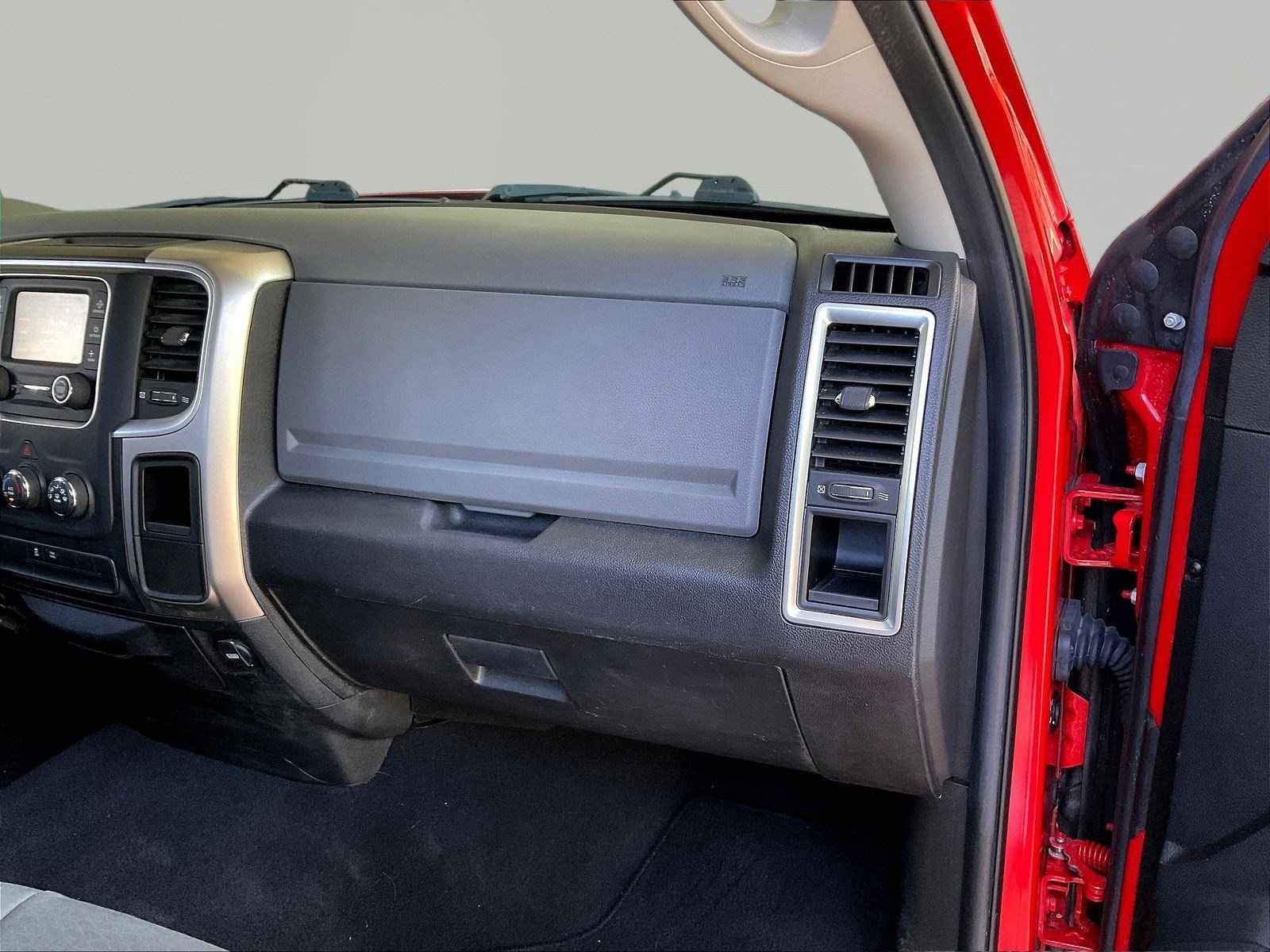 Used 2016 RAM 1500 Classic SLT AWD/4WD image 25