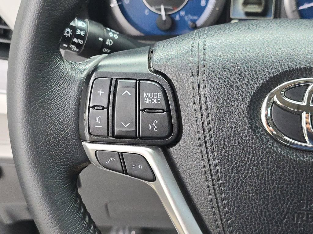 Used 2019 Toyota Sienna XLE w/ XLE Navigation Package image 24