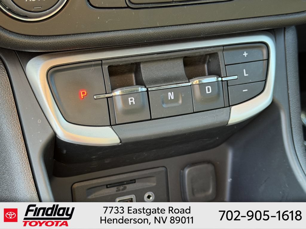 Used 2024 GMC Terrain SLE w/ Driver Convenience Package FWD image 9