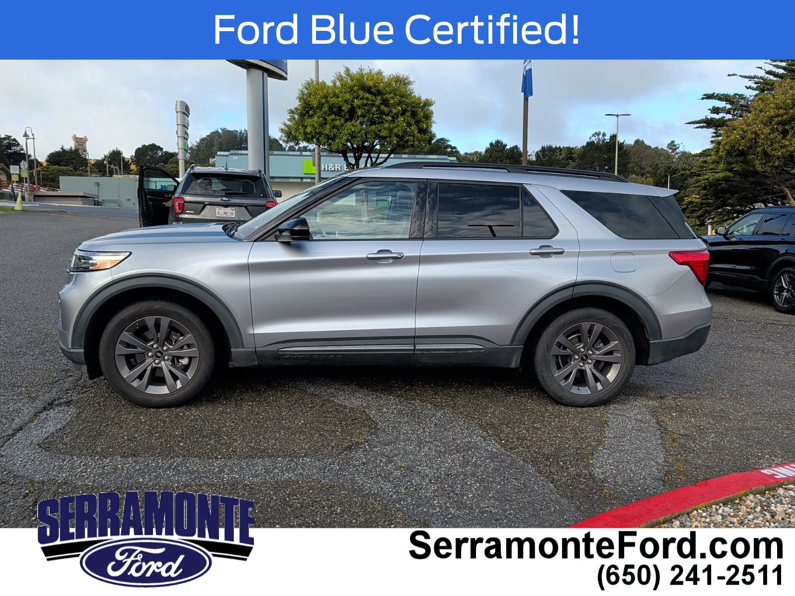 Used 2023 Ford Explorer XLT w/ Equipment Group 202A RWD image 4