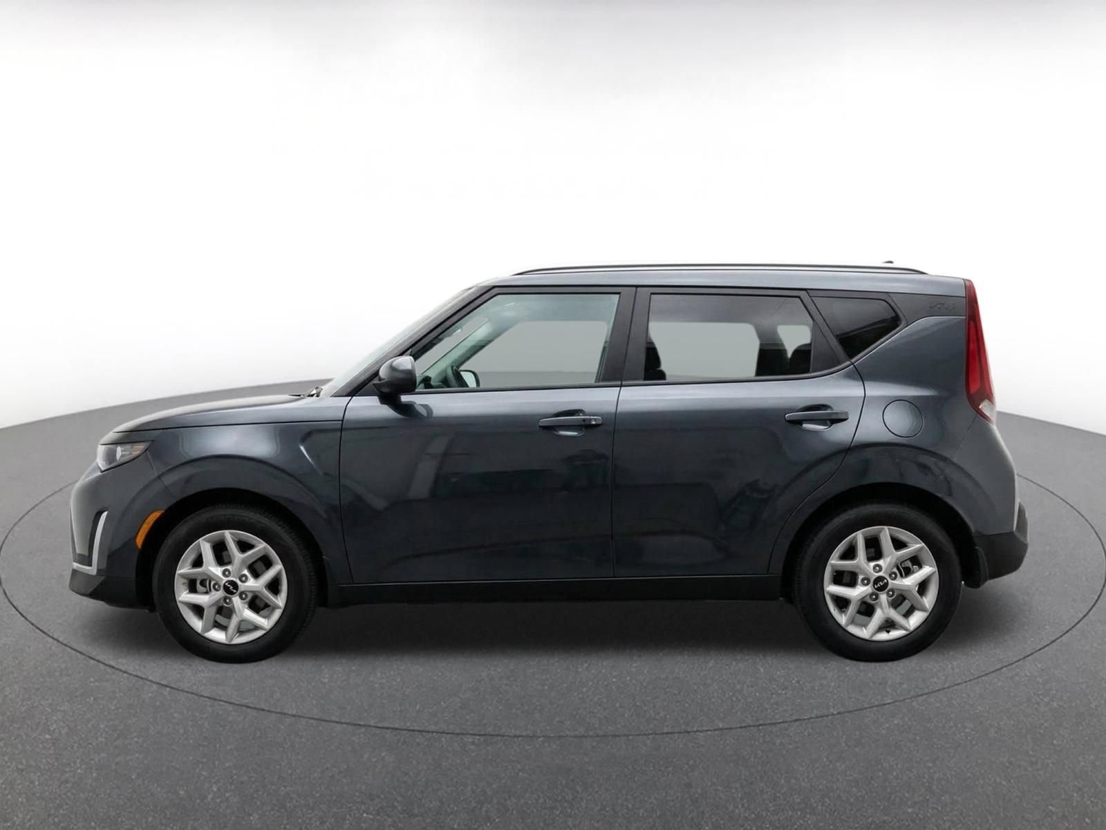 Used 2025 Kia Soul LX w/ LX Technology Package FWD image 4