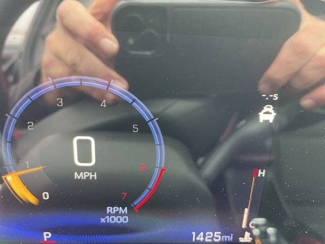 Used 2025 Chevrolet Trax RS w/ Sunroof Package image 16