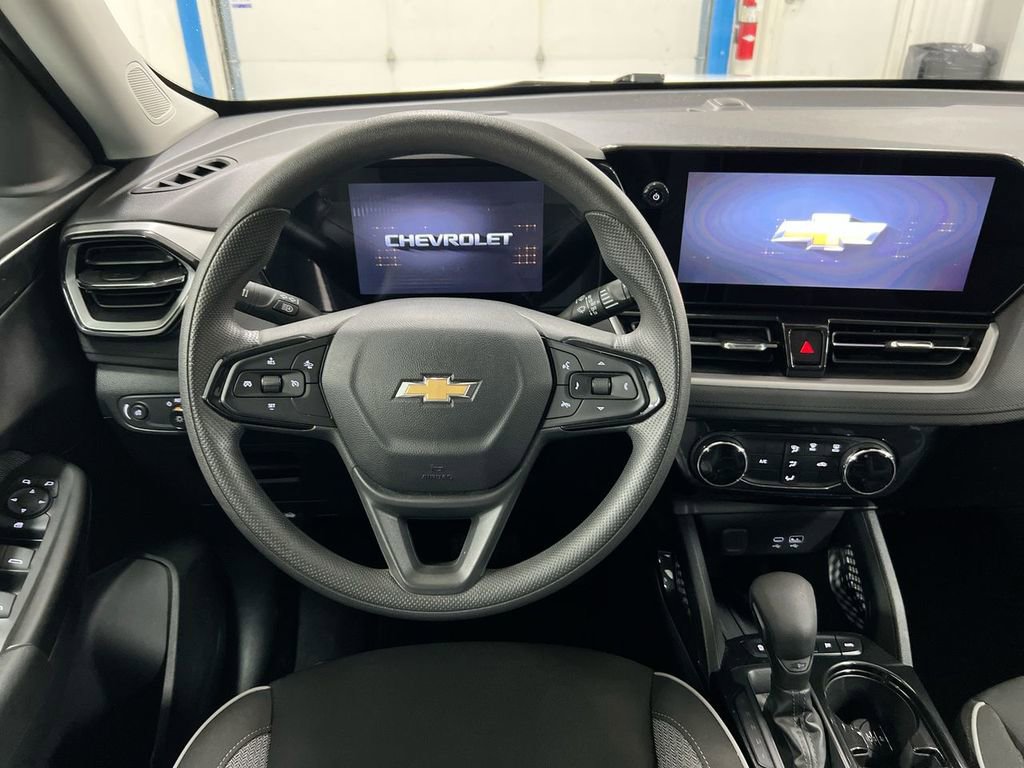 Used 2025 Chevrolet TrailBlazer LT image 11