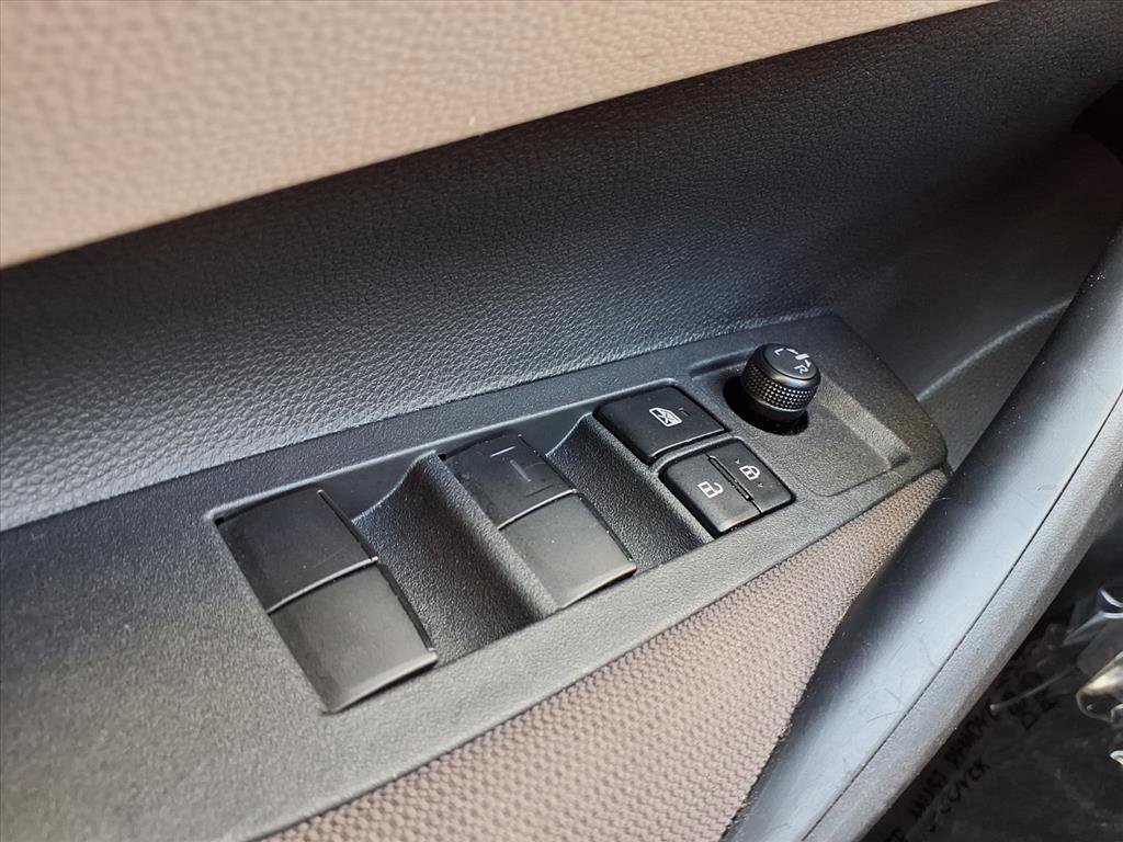 Used 2025 Toyota Corolla LE image 16