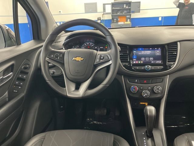 Used 2022 Chevrolet Trax LT w/ LT Convenience Package image 4