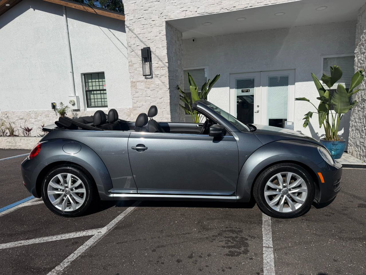 Used 2013 Volkswagen Beetle TDI FWD image 17