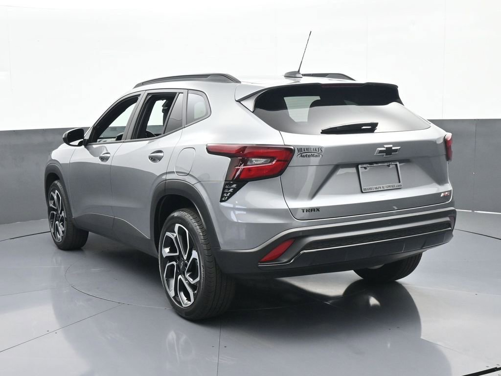 Used 2025 Chevrolet Trax RS w/ Driver Confidence Package image 4