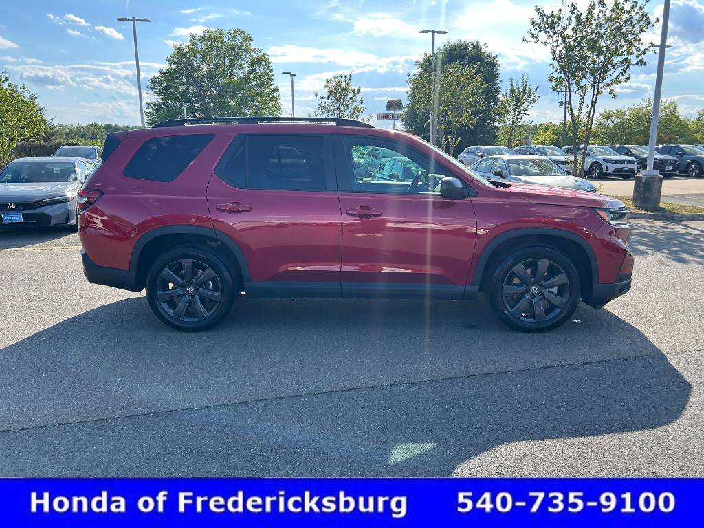 Used 2025 Honda Pilot Sport image 7