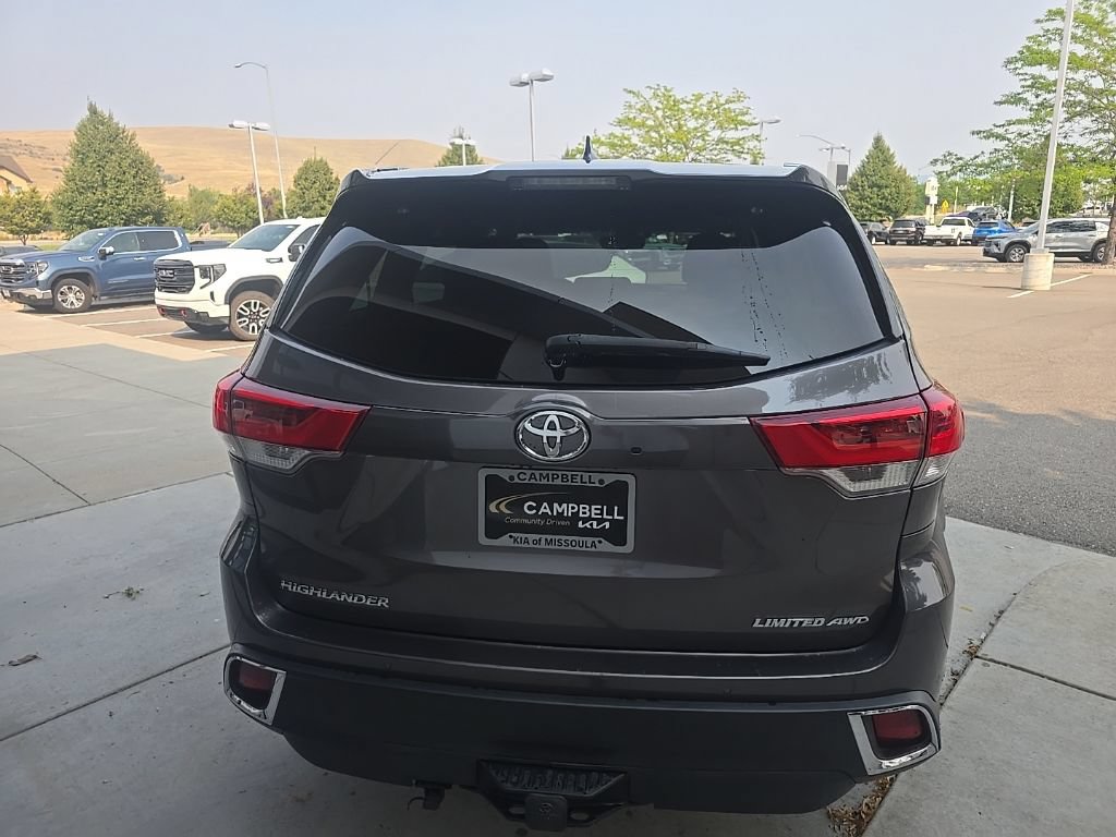 Used 2017 Toyota Highlander Limited Platinum AWD/4WD image 5