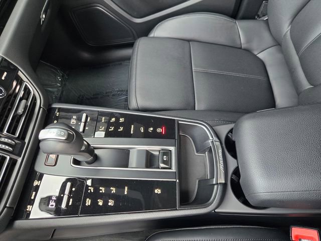 Used 2025 Porsche Macan image 23