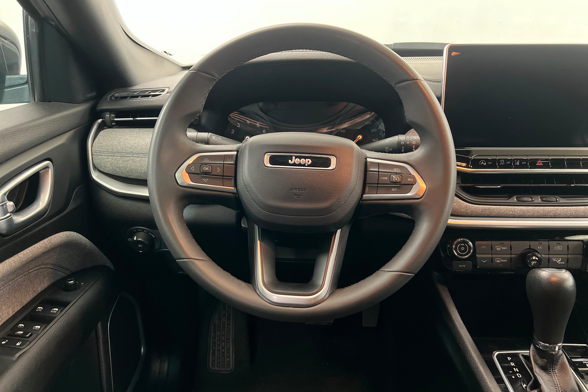 Used 2024 Jeep Compass Latitude AWD/4WD image 12