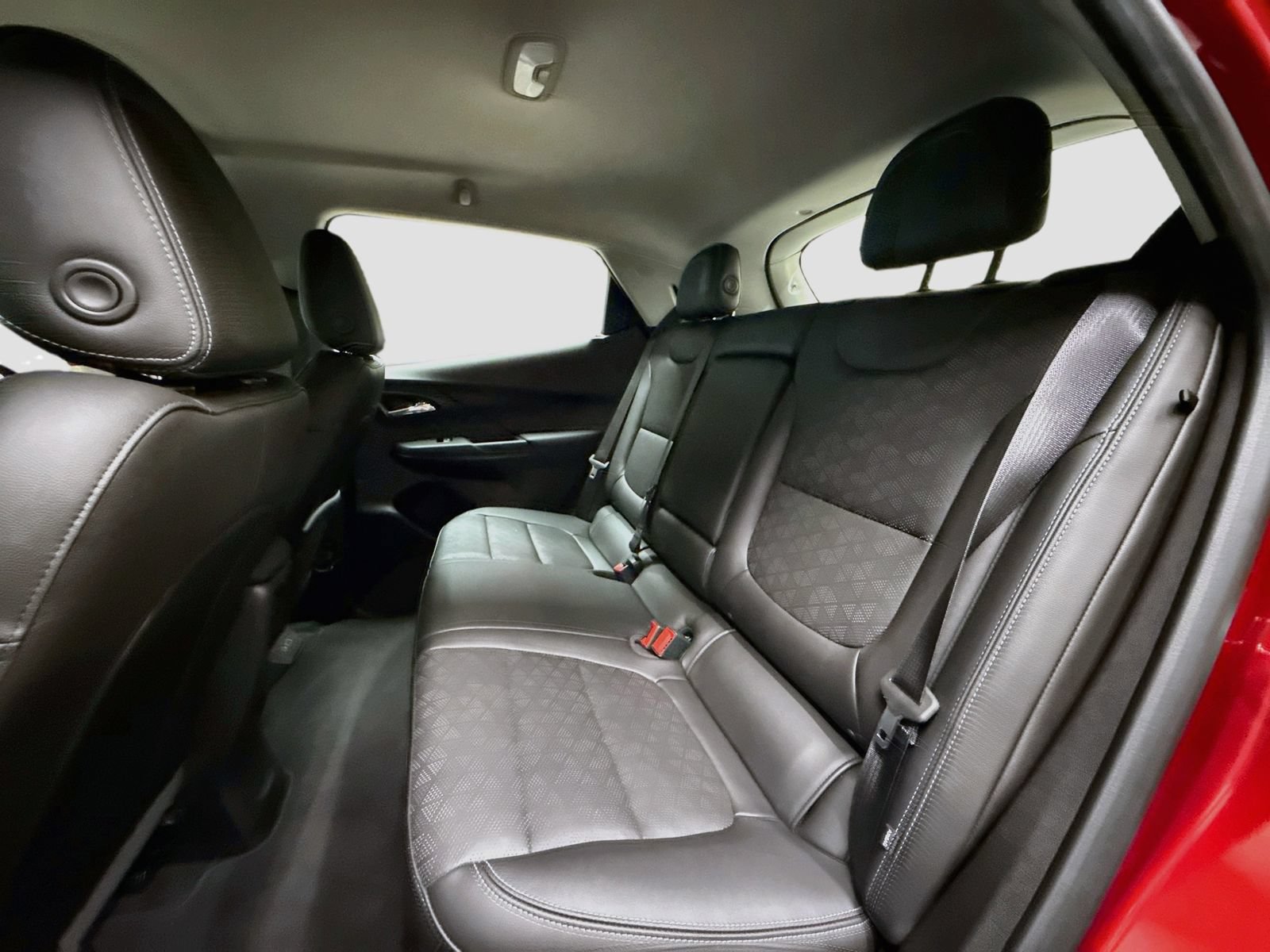 Used 2022 Chevrolet Bolt LT w/ Infotainment Package FWD image 28