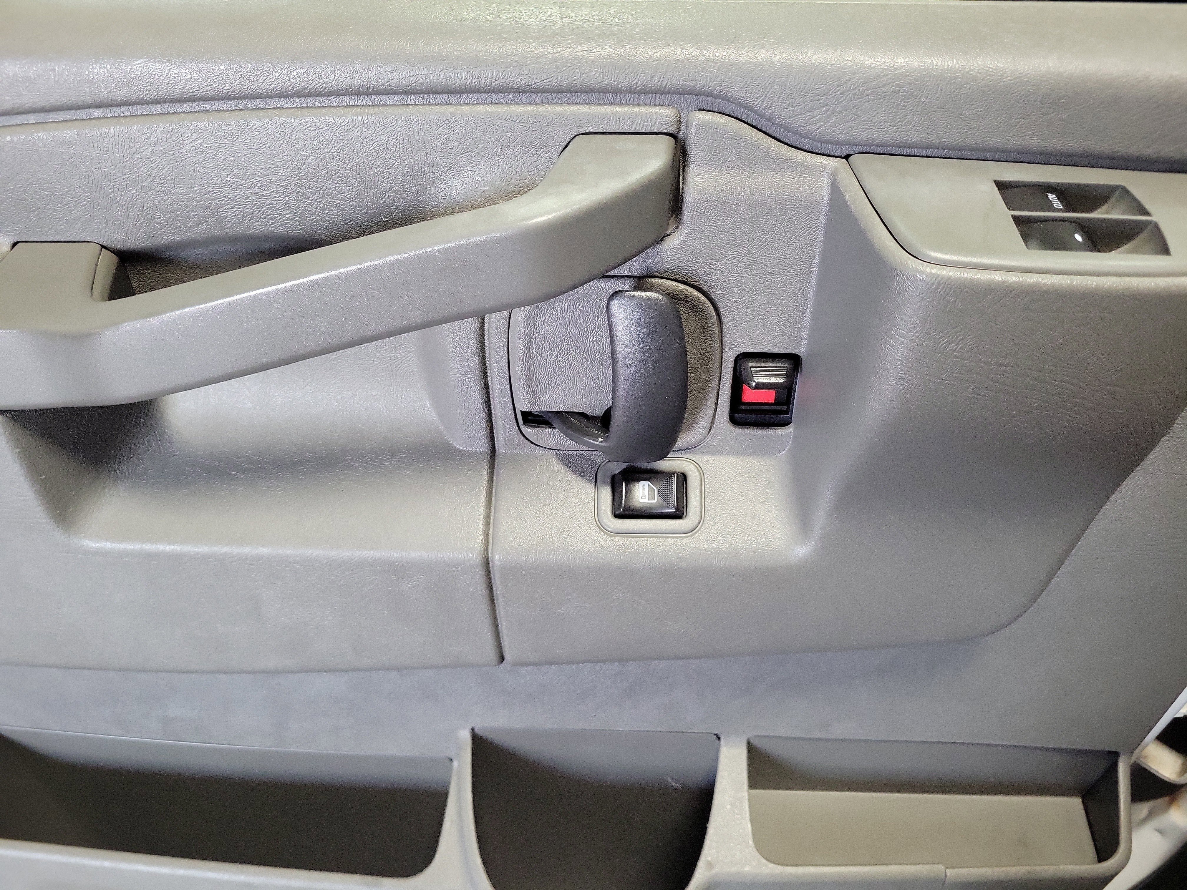 Used 2017 GMC Savana 2500 image 20