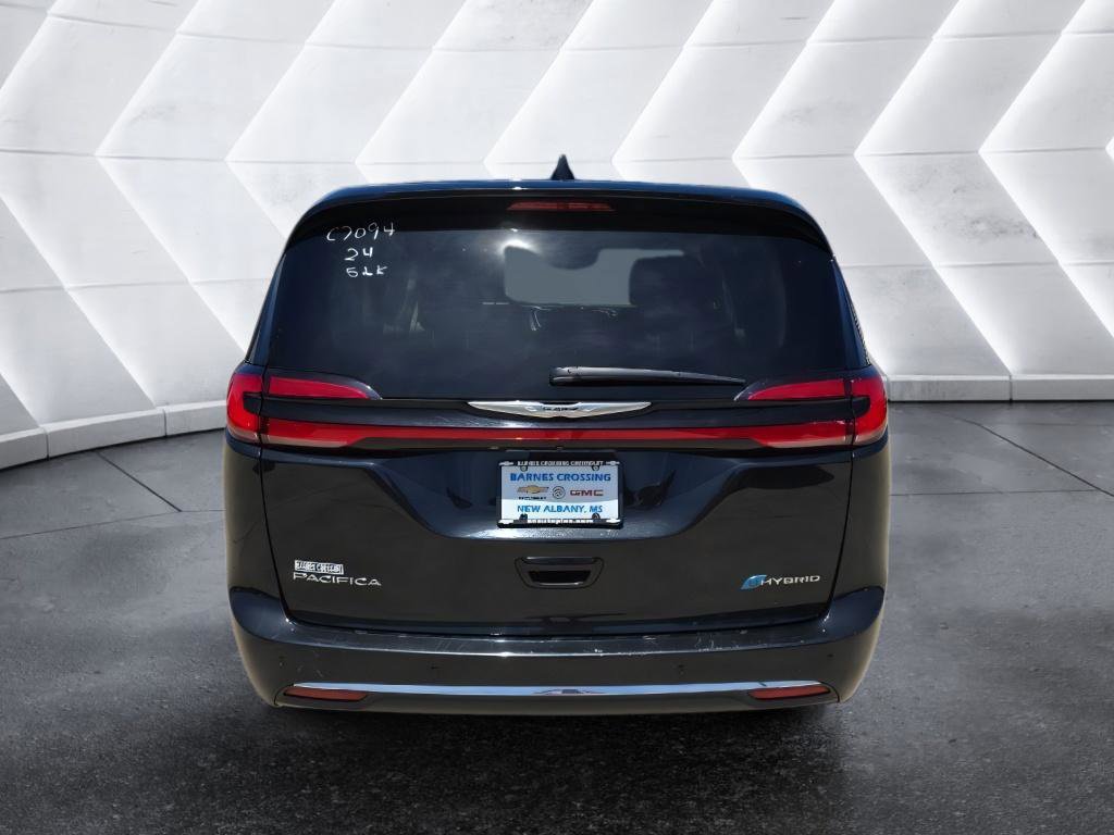 Used 2024 Chrysler Pacifica Limited FWD image 6