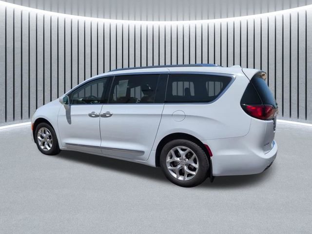 Used 2019 Chrysler Pacifica Touring-L w/ Tire & Wheel Group FWD image 8