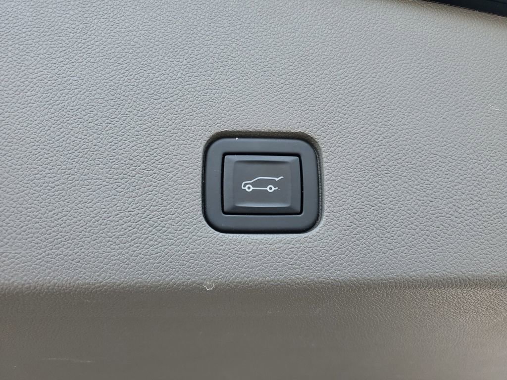 Used 2025 Cadillac XT6 Premium Luxury w/ LPO, Floor Liner Package AWD/4WD image 30