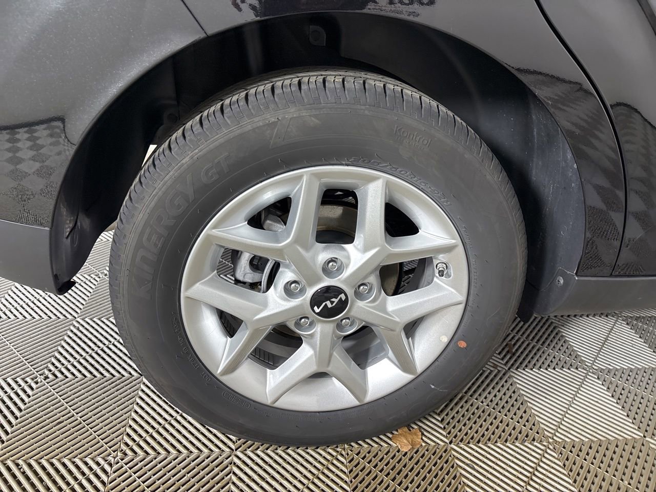 Used 2025 Kia Soul LX image 29