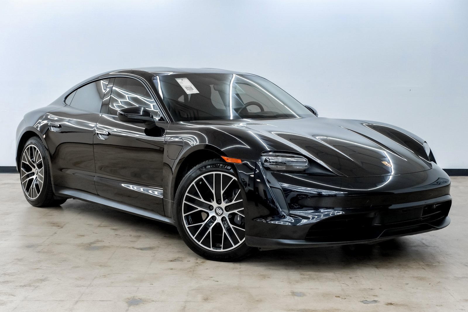 Used 2023 Porsche Taycan image 3