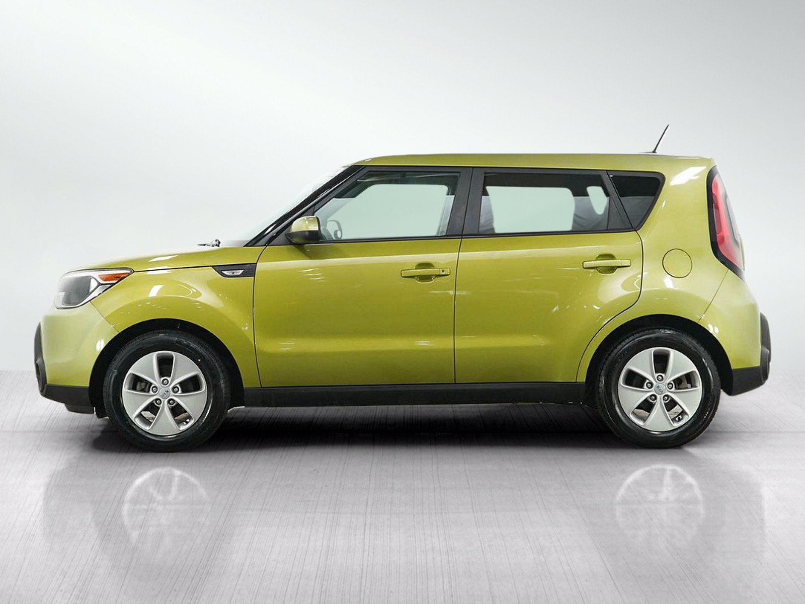Used 2014 Kia Soul FWD image 2