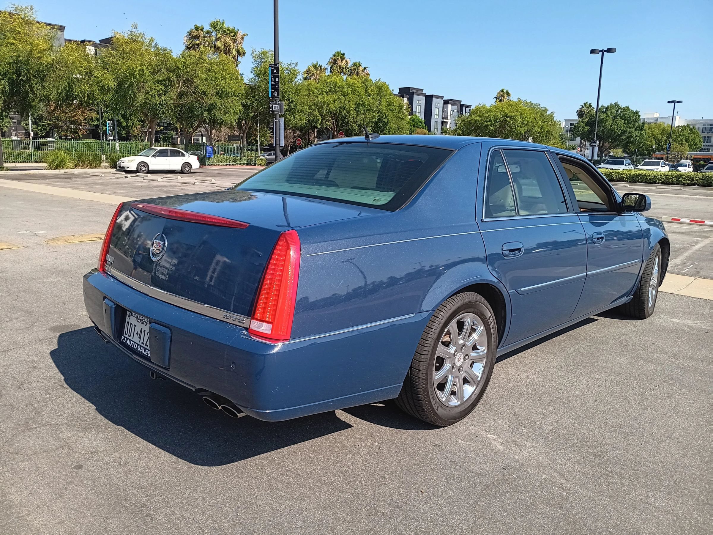 Used 2008 Cadillac DTS FWD image 8