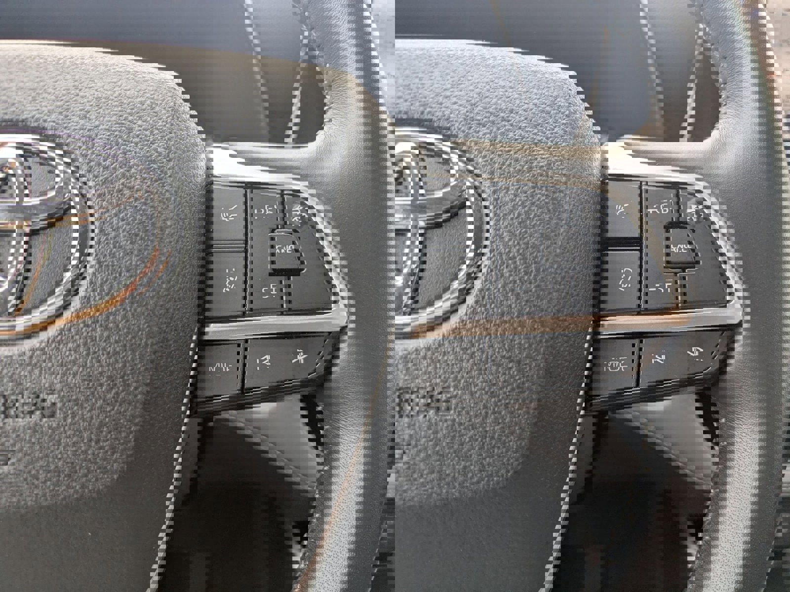 Used 2024 Toyota Highlander LE image 12