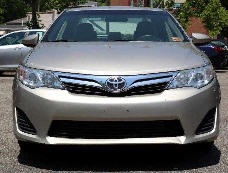Used 2014 Toyota Camry LE FWD image 2