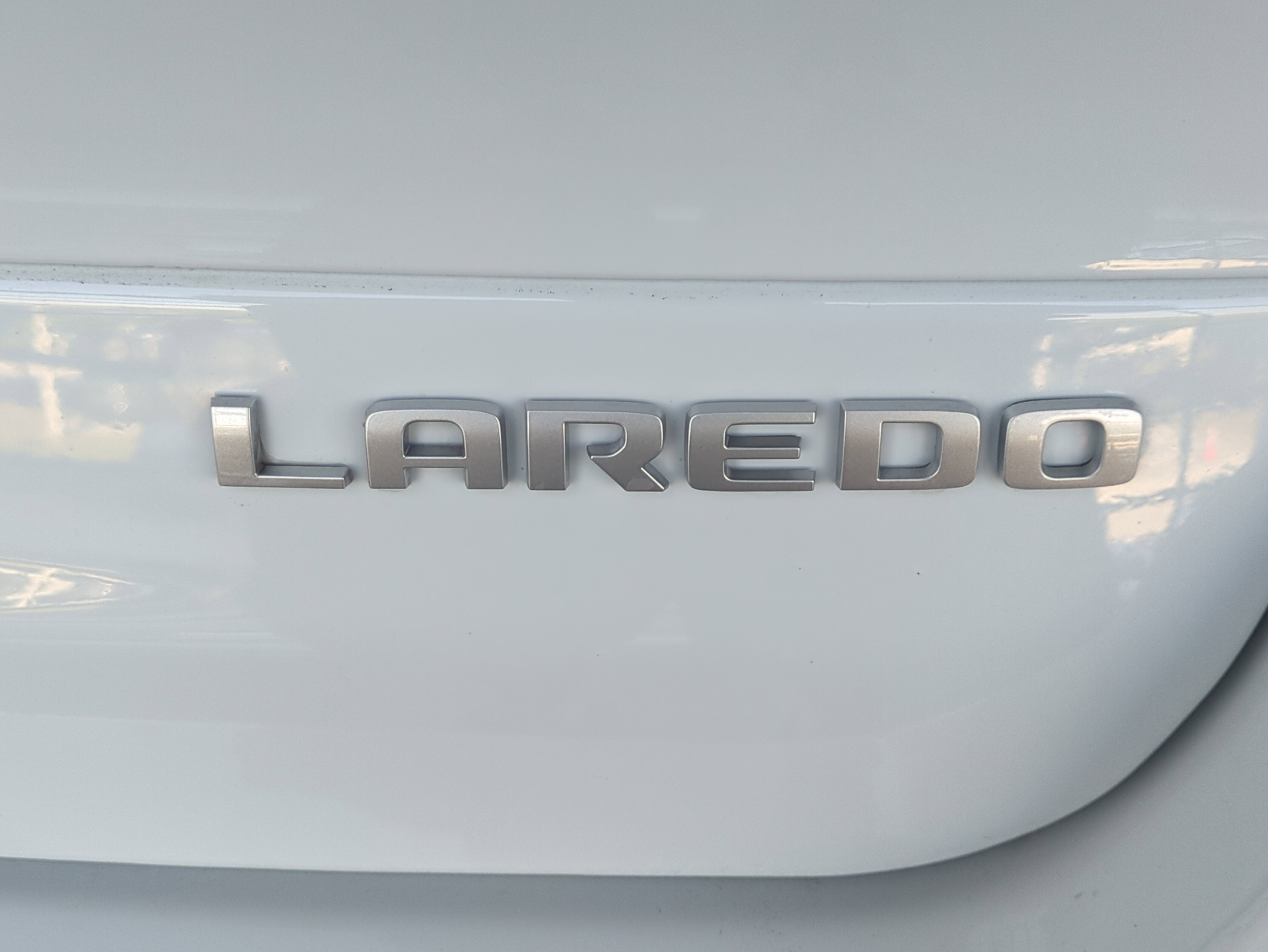 Used 2021 Jeep Grand Cherokee Laredo image 12