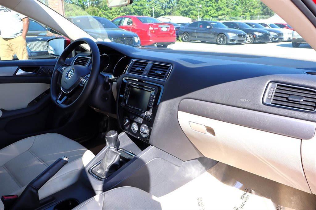 Used 2015 Volkswagen Jetta TDI SE FWD image 18