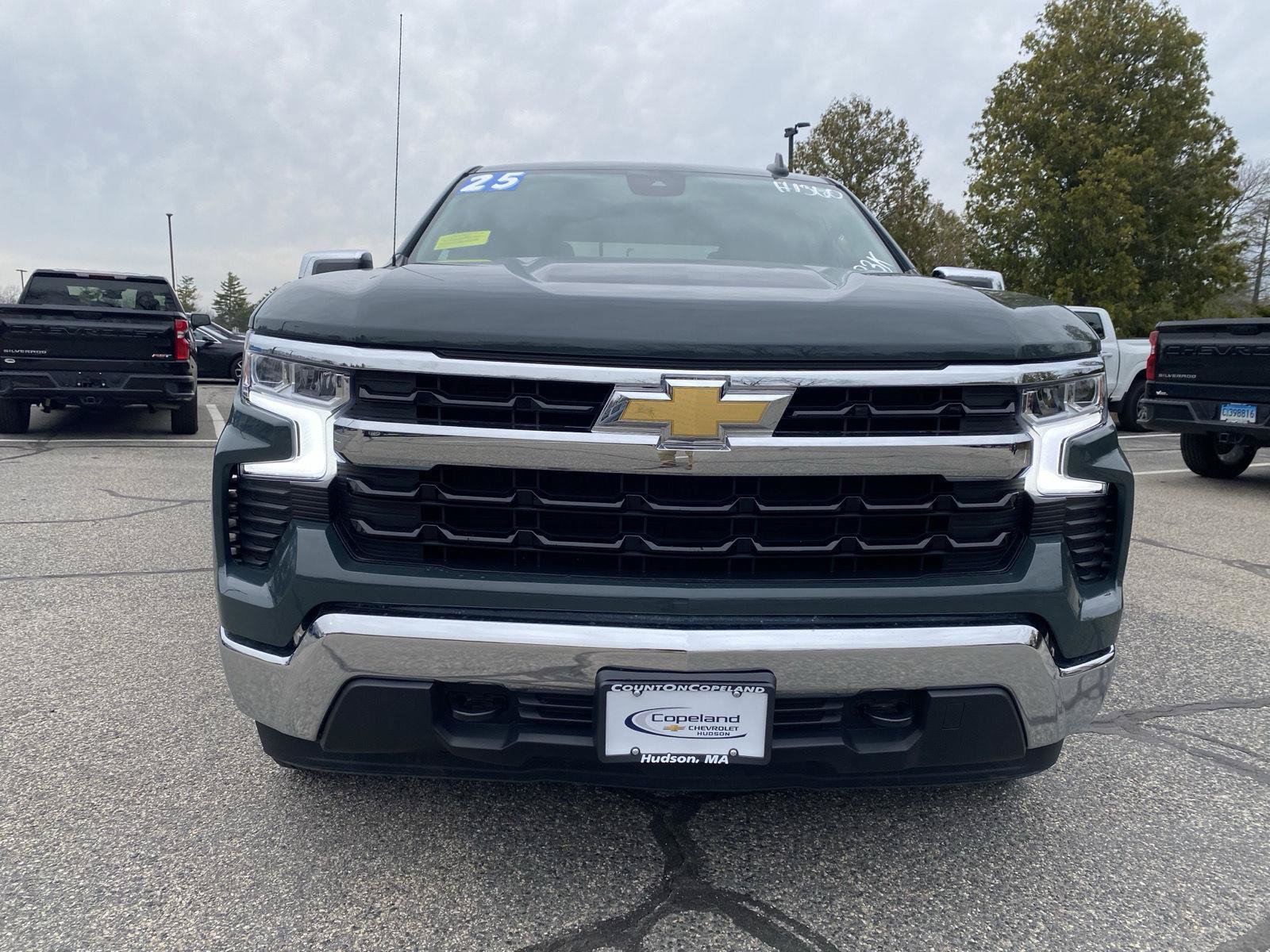 Used 2025 Chevrolet Silverado 1500 LT AWD/4WD image 2
