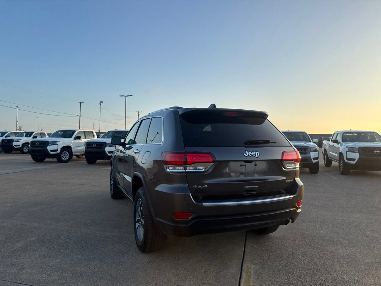 Used 2020 Jeep Grand Cherokee Limited AWD/4WD image 16