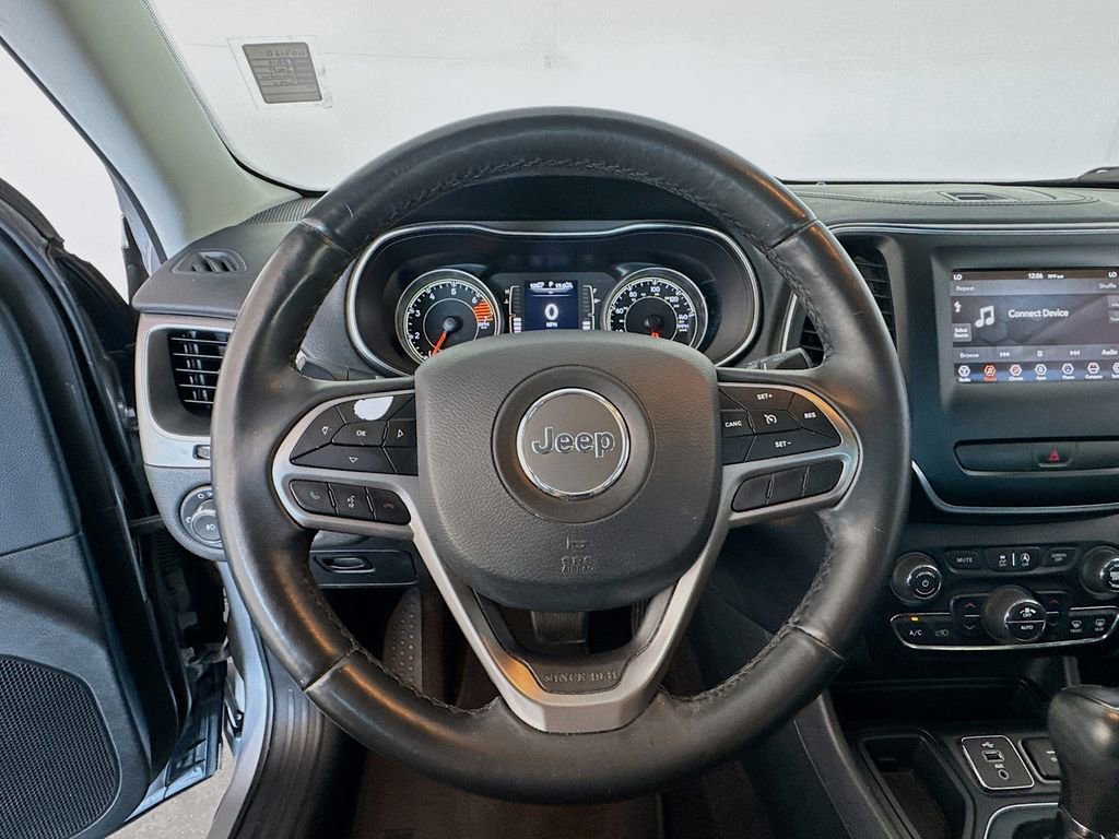 Used 2019 Jeep Cherokee Latitude Plus w/ Comfort/Convenience Group image 11