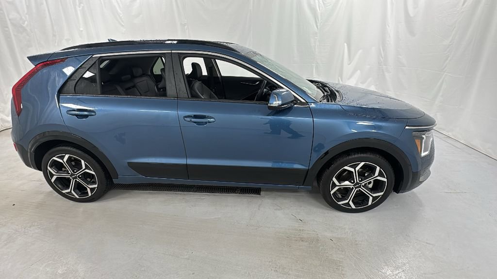 Used 2024 Kia Niro EX Touring image 2