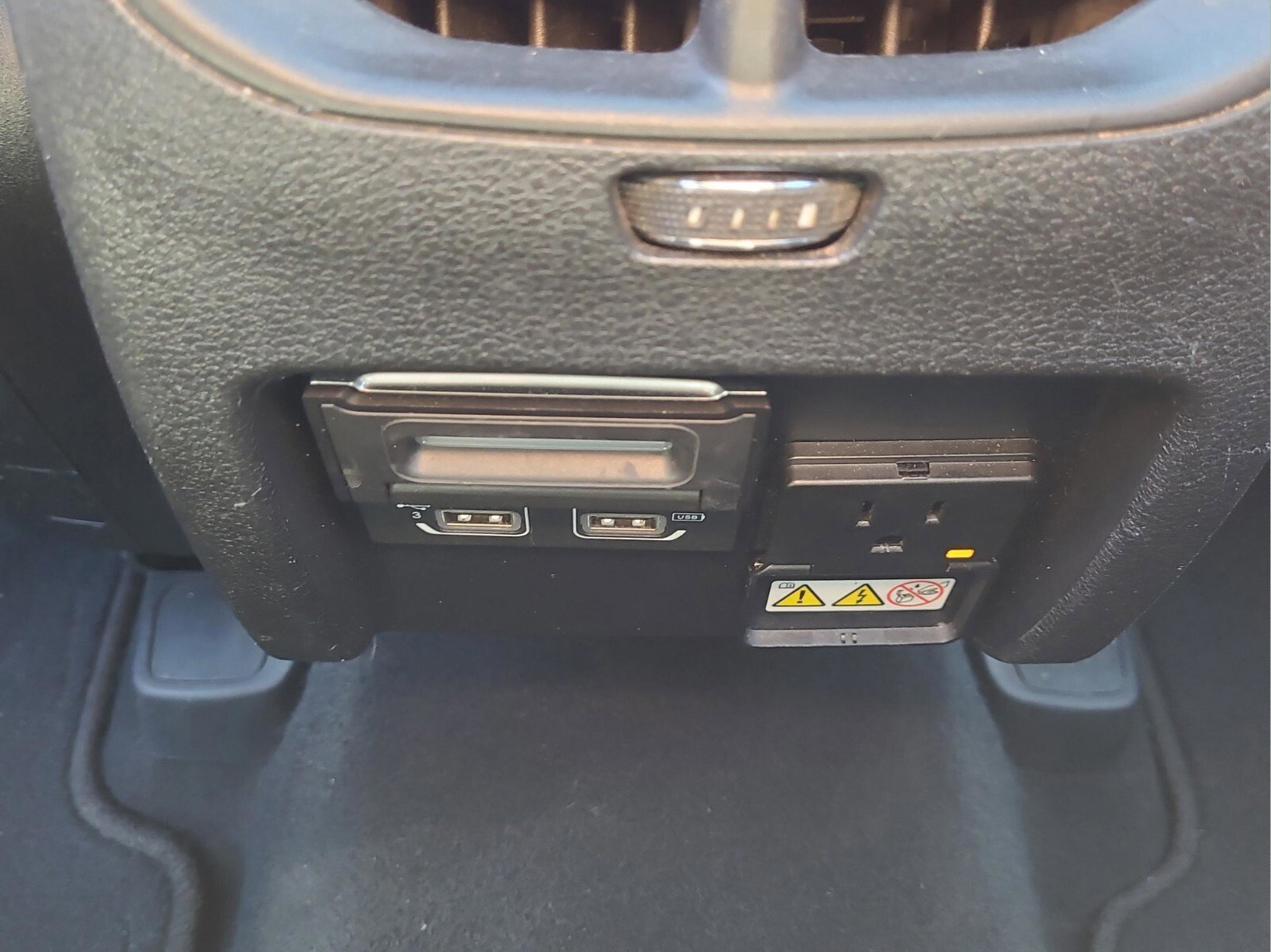 Used 2019 Jeep Cherokee Limited w/ Luxury Group image 11