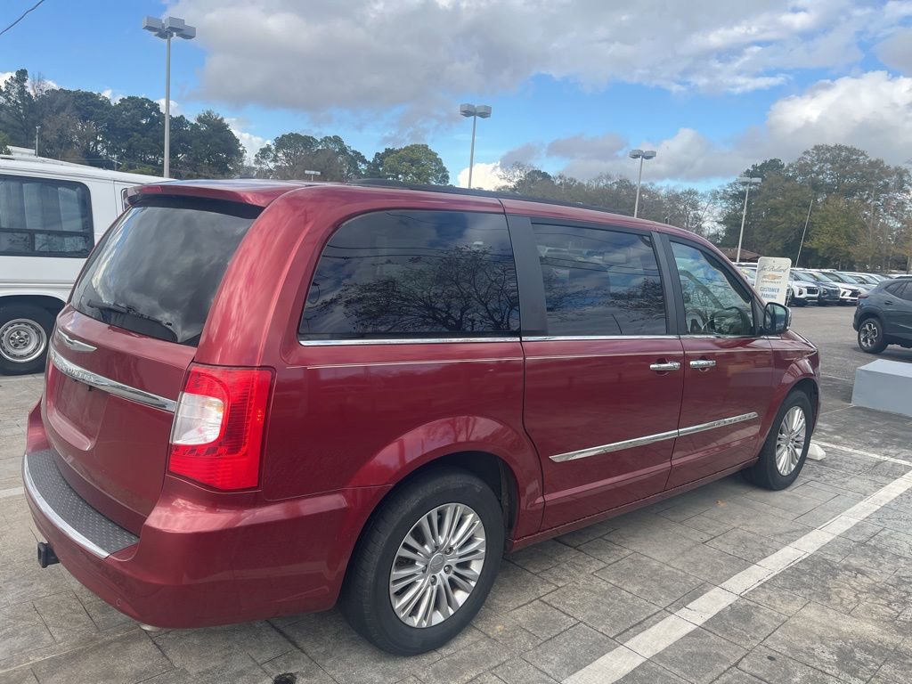 Used 2015 Chrysler Town & Country Touring-L w/ Driver Convenience Group image 5