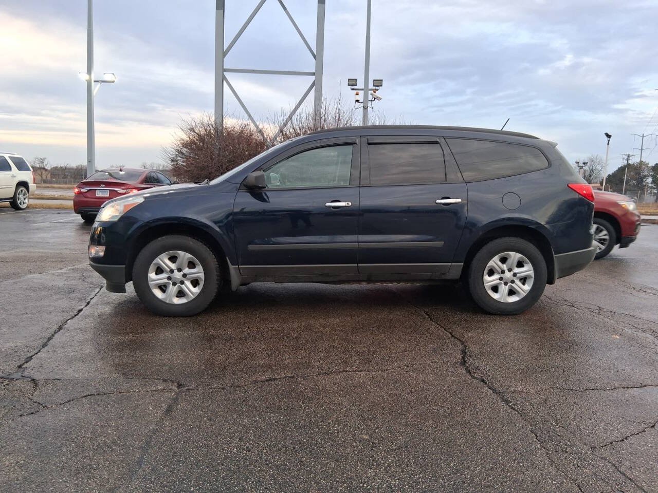 Used 2010 Chevrolet Traverse LS FWD image 4