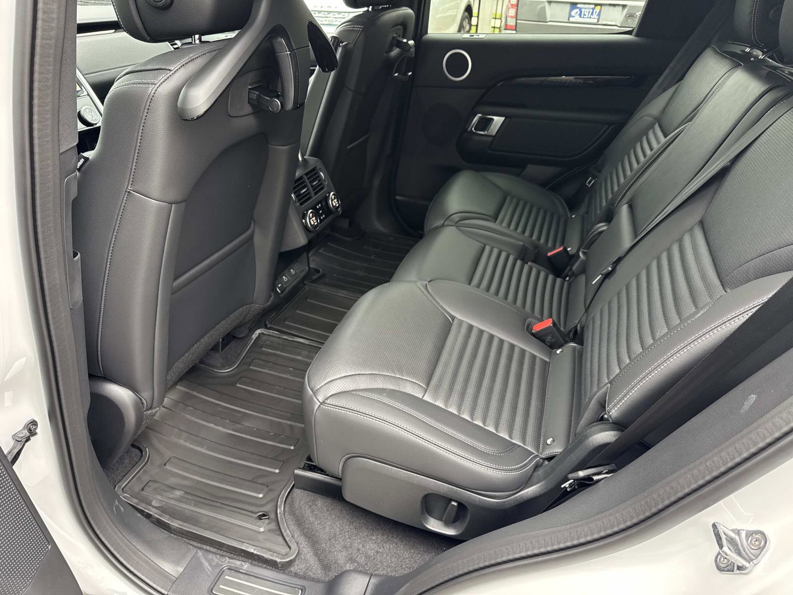 Used 2025 Land Rover Discovery S AWD/4WD image 15