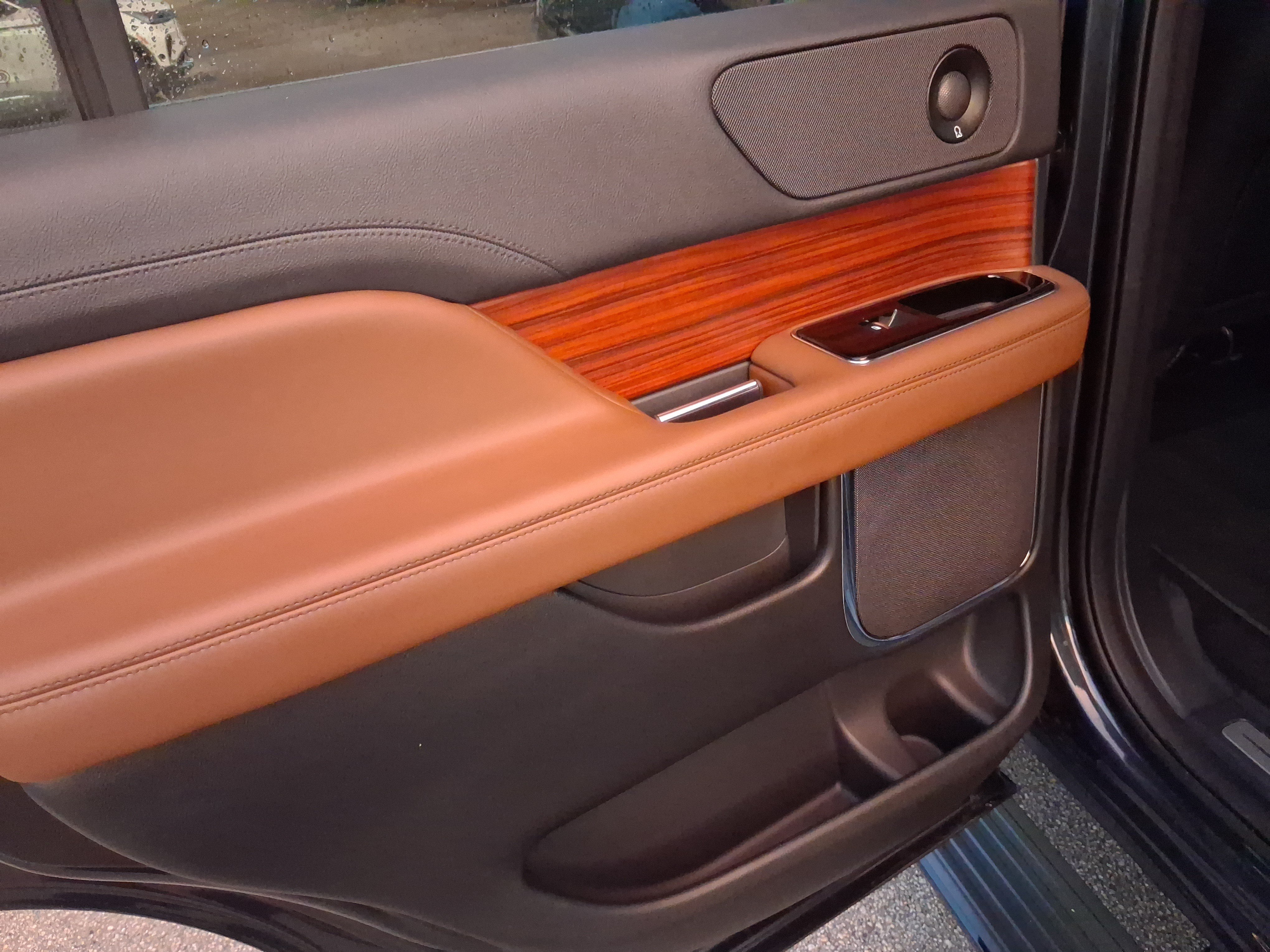 Certified 2024 Lincoln Navigator Reserve AWD/4WD image 9