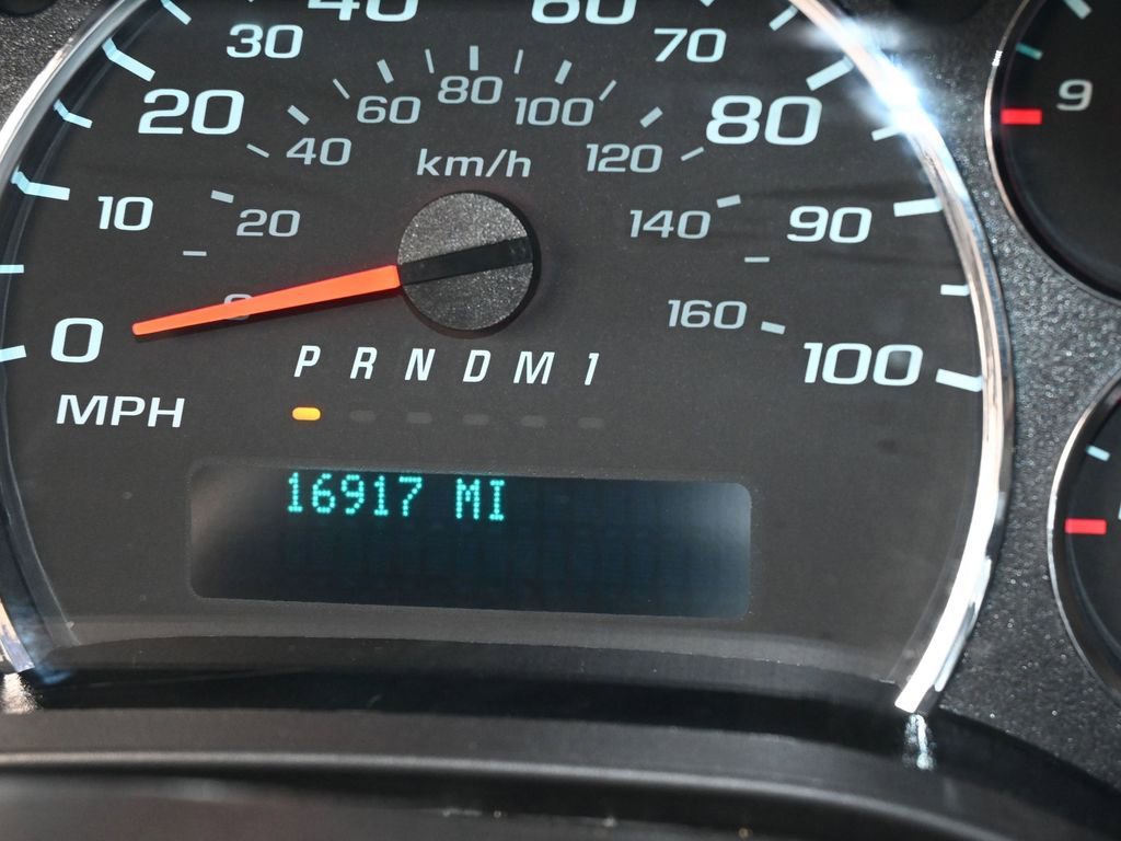 Used 2024 Chevrolet Express 2500 w/ Driver Convenience Package image 27