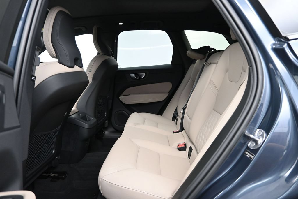 Used 2026 Volvo XC60 B5 Plus AWD/4WD image 12