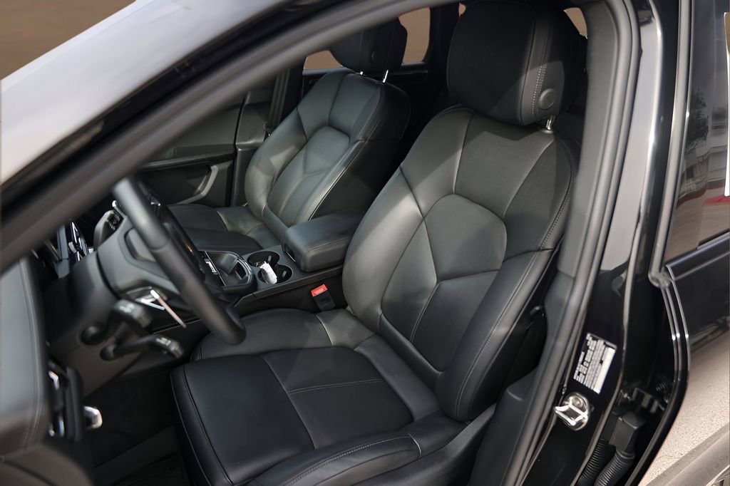Used 2025 Porsche Macan image 7