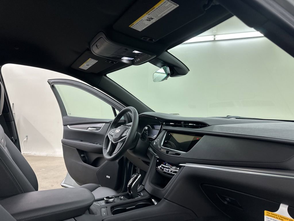New 2025 Cadillac XT5 Luxury image 16