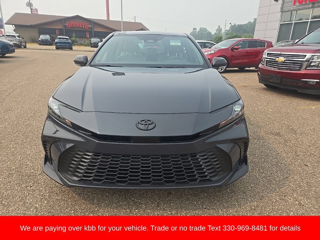 Used 2025 Toyota Camry SE AWD/4WD image 2