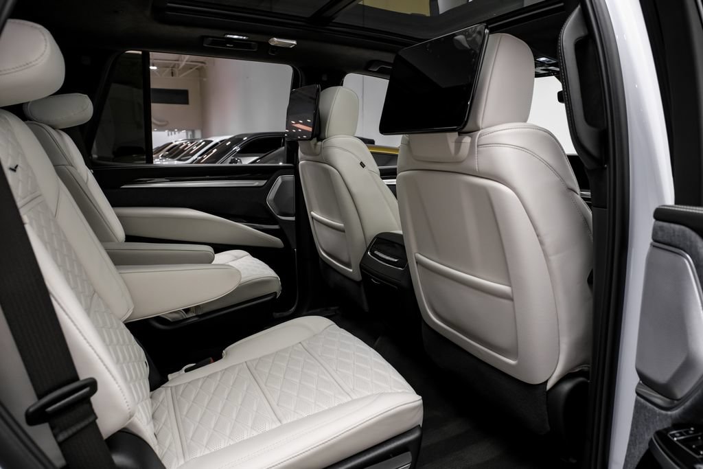 Used 2026 Cadillac Escalade V w/ LPO, ONYX Package AWD/4WD image 45
