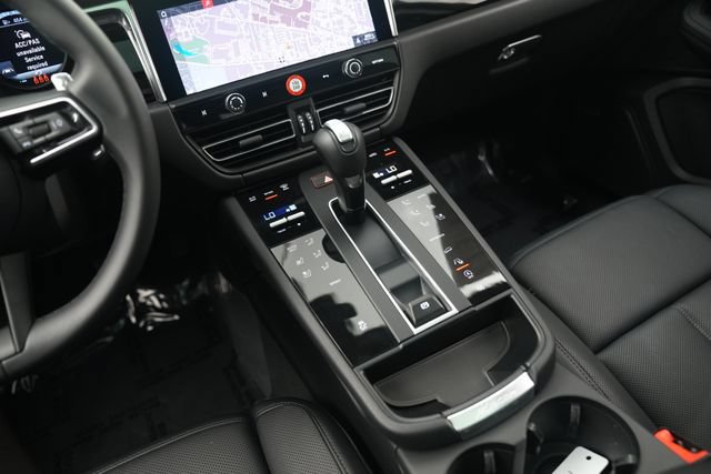 Certified 2026 Porsche Macan AWD/4WD image 38
